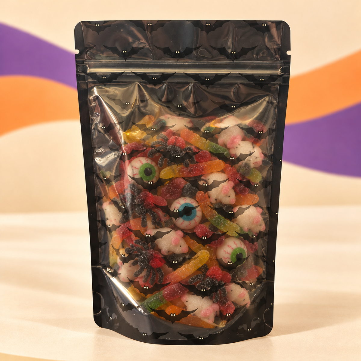 Halloween Limited Candy Community Mix: Fledermaus-Design – 400 g auf cremefarbenem Hintergrund mit orange-violetten Wellen