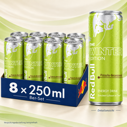 Red Bull Winter Edition Pistazie-Beere, 8 x 250 ml; beispielhafte Tray-Verpackung und vergrößerte Dosen-Detailansicht vor pistaziengrünen Wellen.