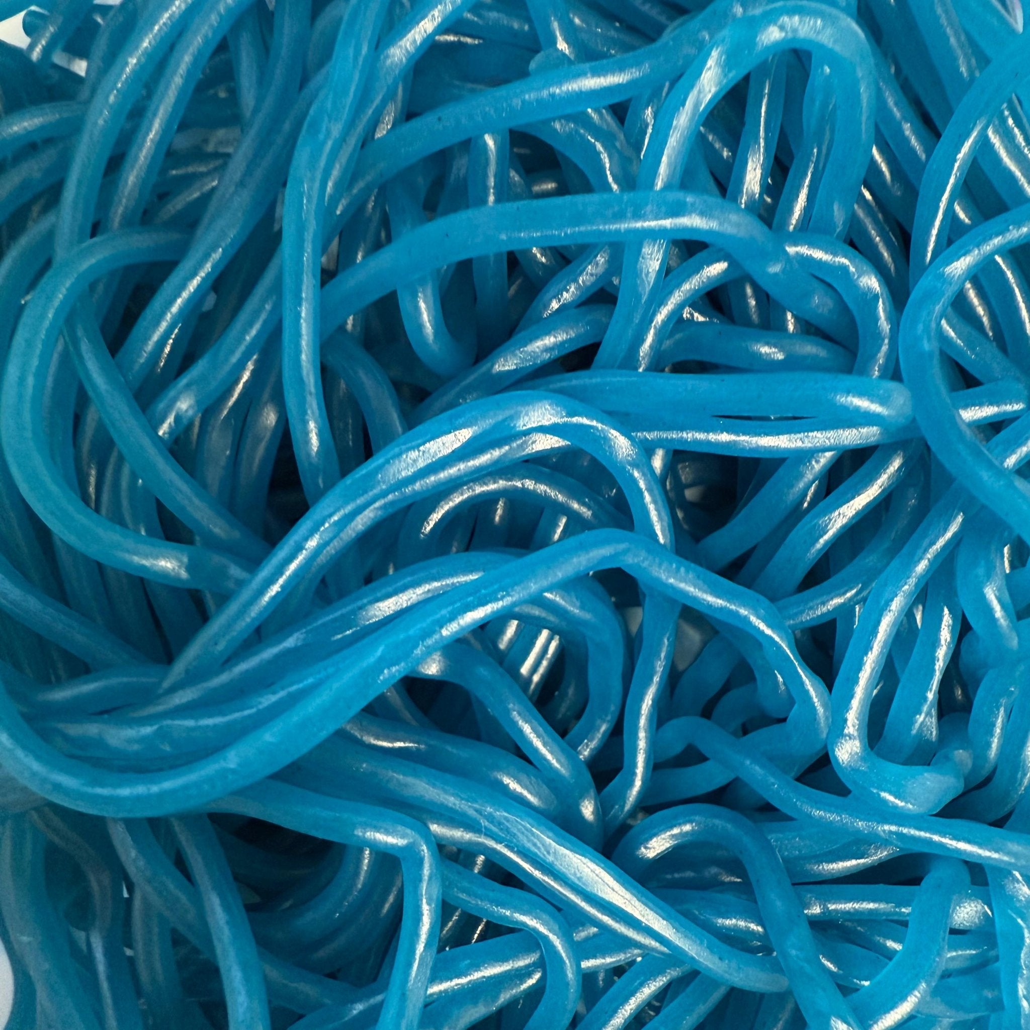 Hitschies – Blaue Schnüre Himbeer - Snack Shark