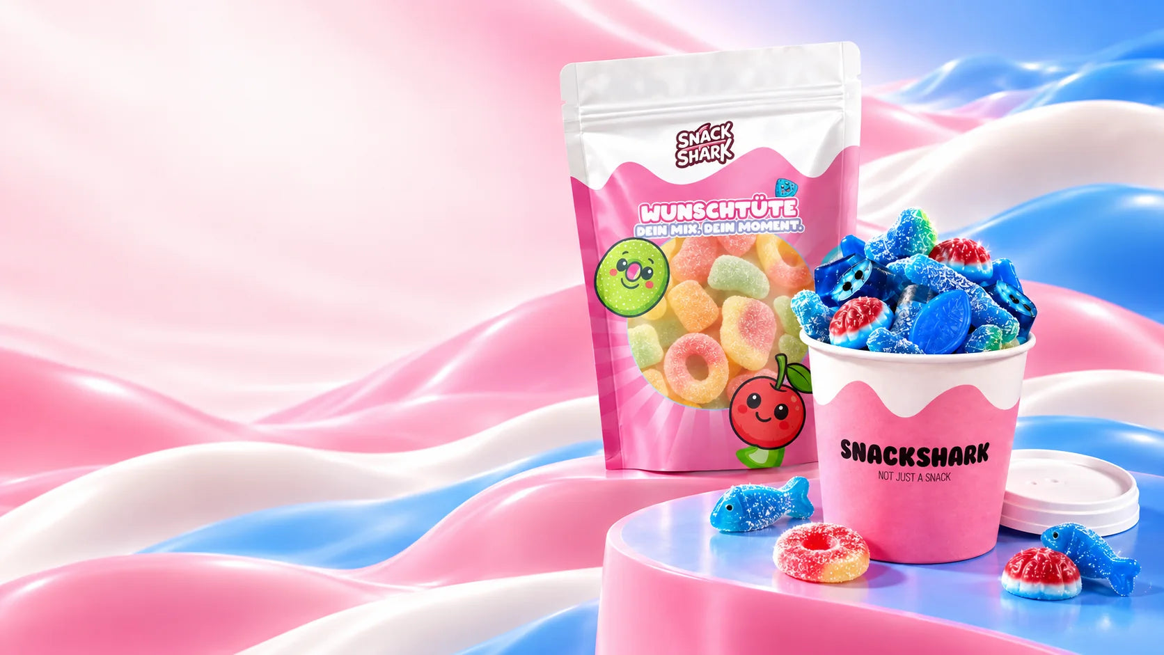 SnackShark Candy-Tüte und Candy-to-go-Becher in einer rosa-blauen Wellenwelt